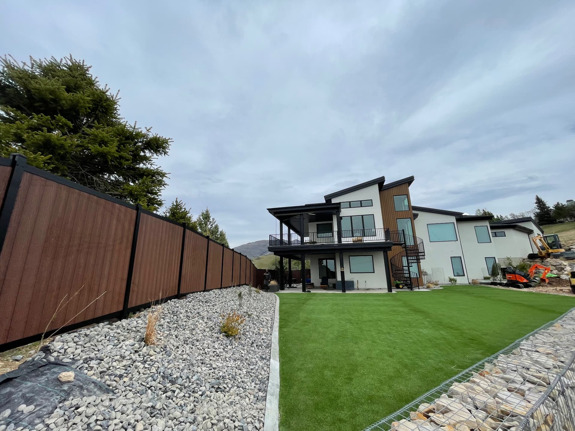 Avimore aluminum privacy fence with composite wood infill installed by Spacemakers Fence near Northern Utah, Utah